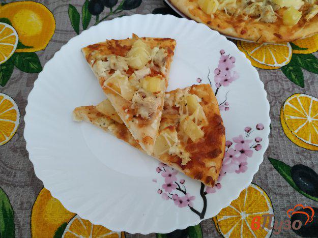 фото рецепта: Пицца с курицей и ананасами