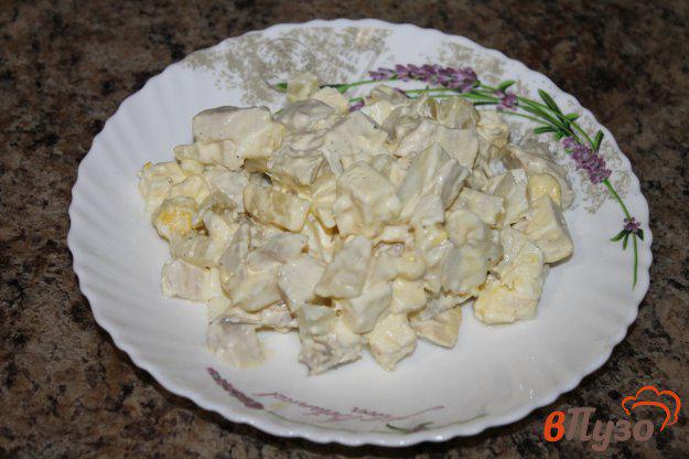 фото рецепта: Мясной салат с сыром яйцом и ананасом