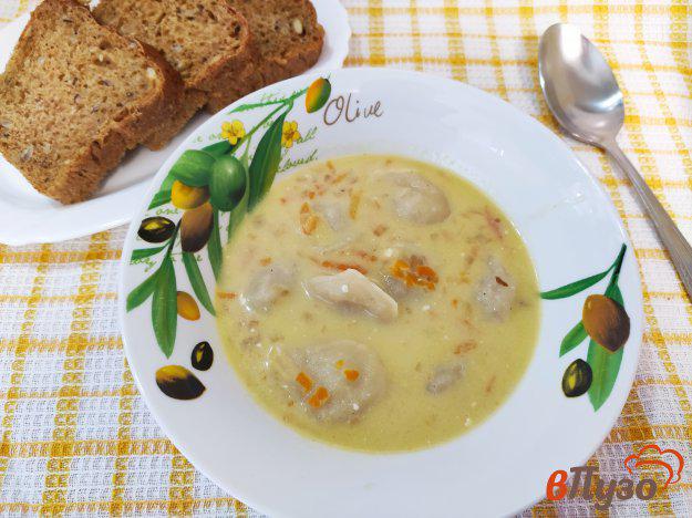 фото рецепта: Сырный суп с пельменями