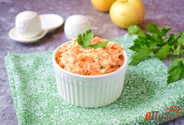 фото рецепта: Морковный салат с яблоком и сыром