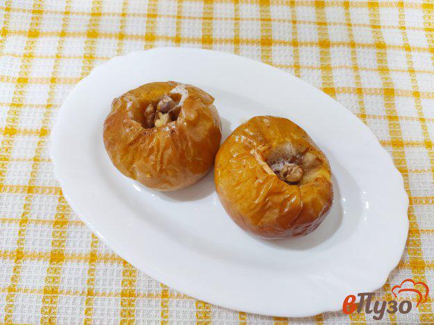 фото рецепта: Яблоки запечённые с медом и орехами