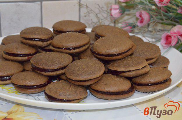 фото рецепта: Шоколадные пирожные с ежевичной начинкой