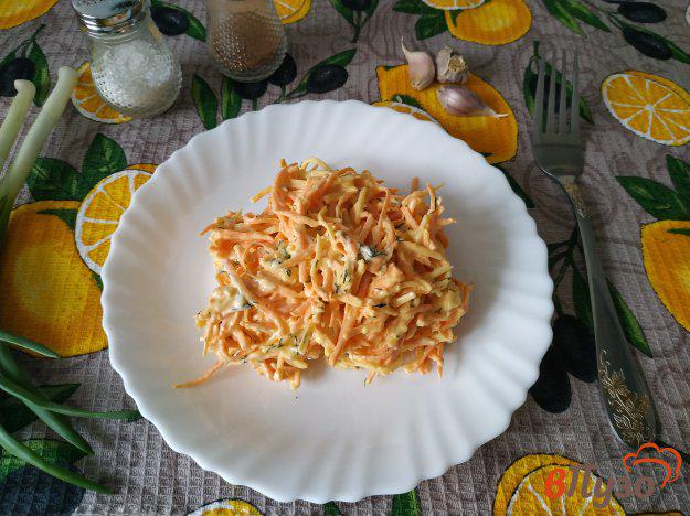 фото рецепта: Морковный салат с сыром и зеленью