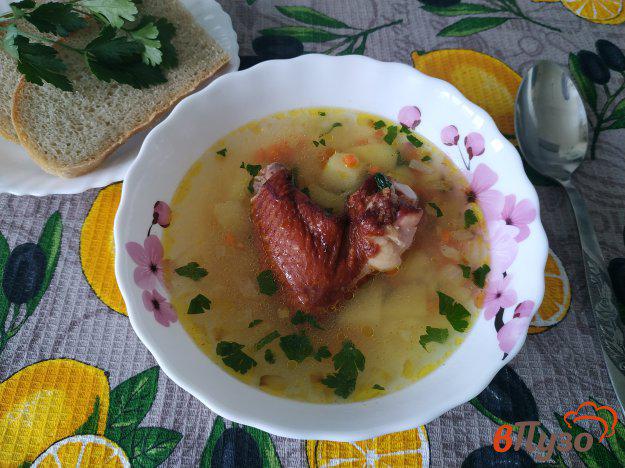 фото рецепта: Суп с макаронами и копчеными куриными крылышками