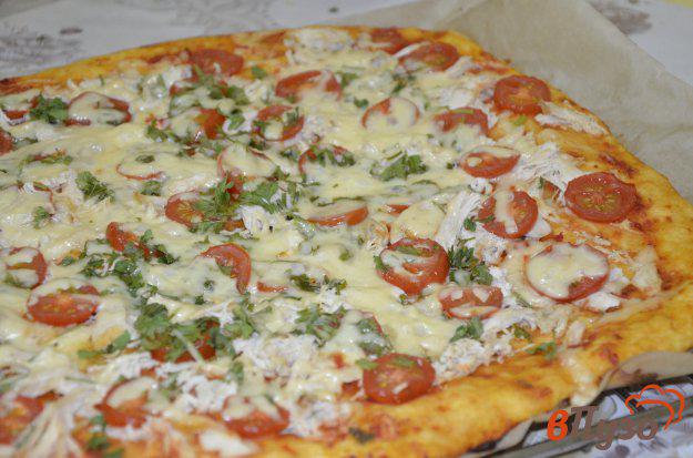 фото рецепта: Пицца с курицей и помидорами черри
