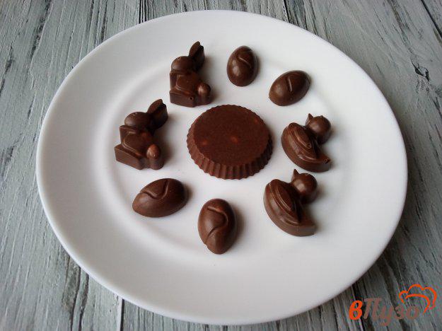 фото рецепта: Шоколадные молочные конфеты с арахисом