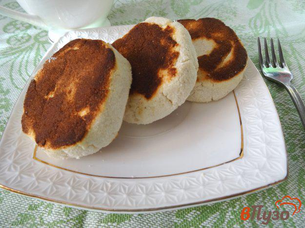 фото рецепта: Сырники из рикотты с кокосовой мукой
