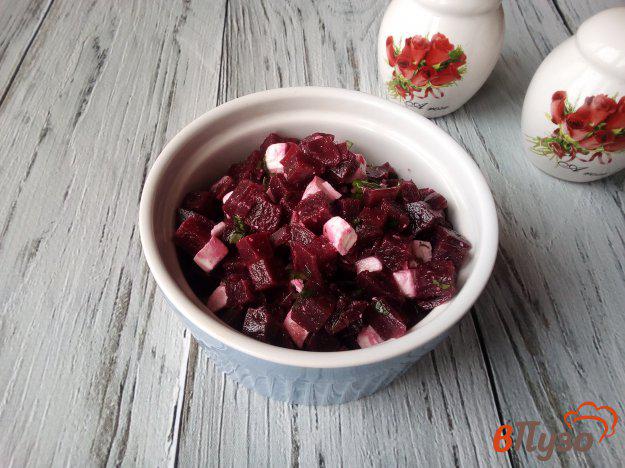 фото рецепта: Салат из варёной свеклы с брынзой