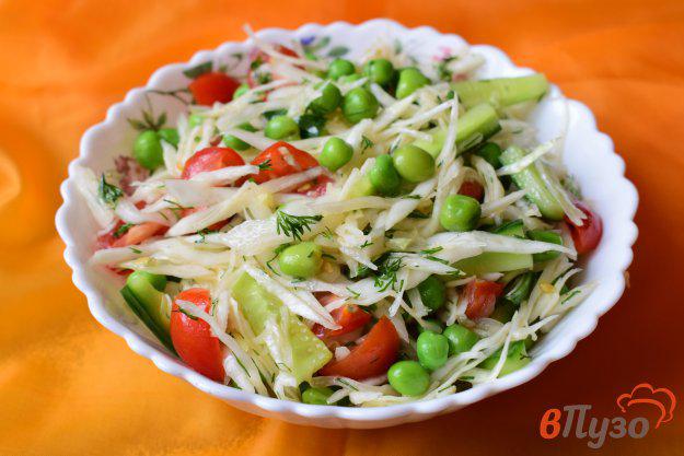 фото рецепта: Капустный салат с горошком и помидорами