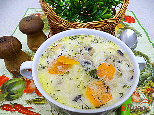 фото рецепта: Суп грибной с плавленым сыром, сливками и вермишелью