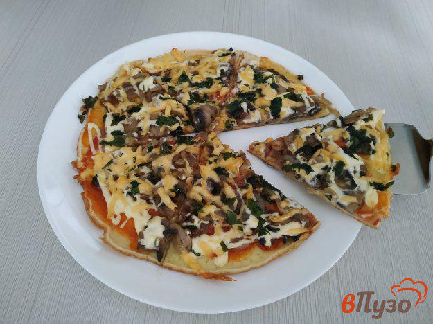 фото рецепта: Пицца с грибами на сковороде
