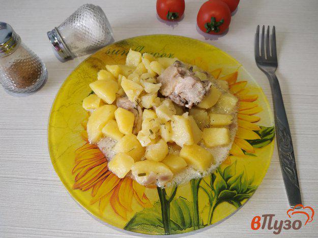 фото рецепта: Тушеный картофель с курицей и сметаной
