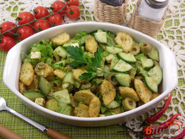 фото рецепта: Салат с огурцом и адыгейским сыром
