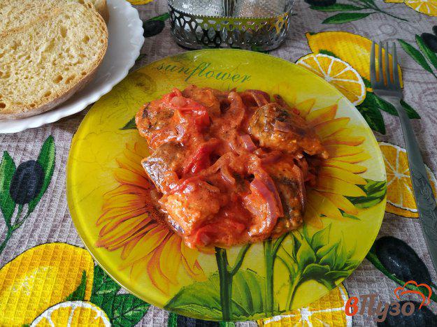 фото рецепта: Тушёный хек с помидорами и луком
