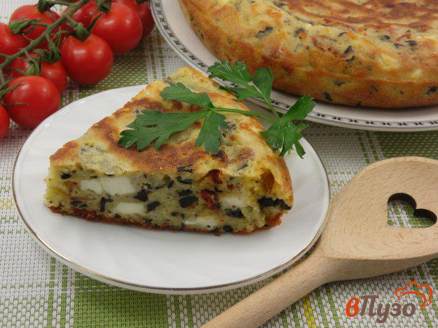 фото рецепта: Пирог сырный с маслинами и вялеными томатами