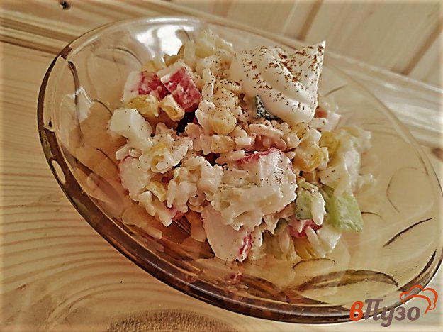 фото рецепта: Салат с крабовыми палочками и рисом