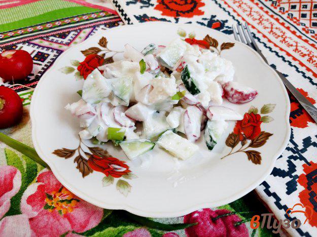 фото рецепта: Салат из редиски с адыгейским сыром