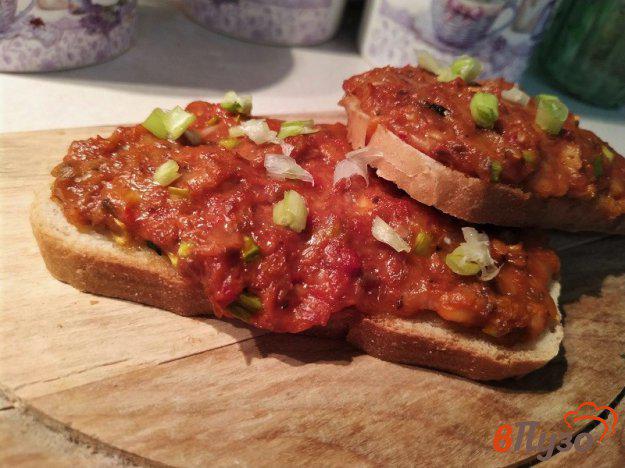 фото рецепта: Горячие бутерброды с сельдью в томатном соусе