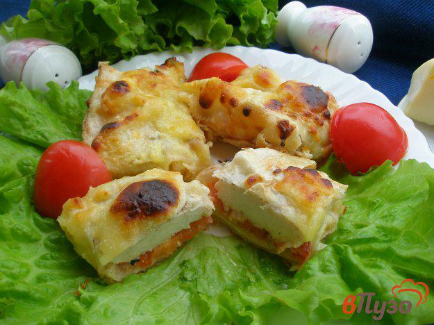 фото рецепта: Куриная грудка в лаваше с помидорами и сыром