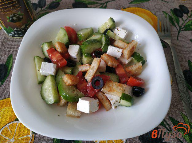 фото рецепта: Салат греческий с сухариками