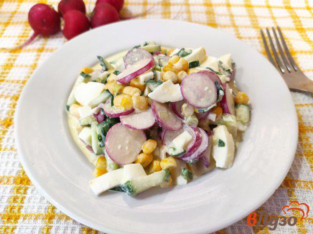 фото рецепта: Салат из редиски с яйцами и кукурузой