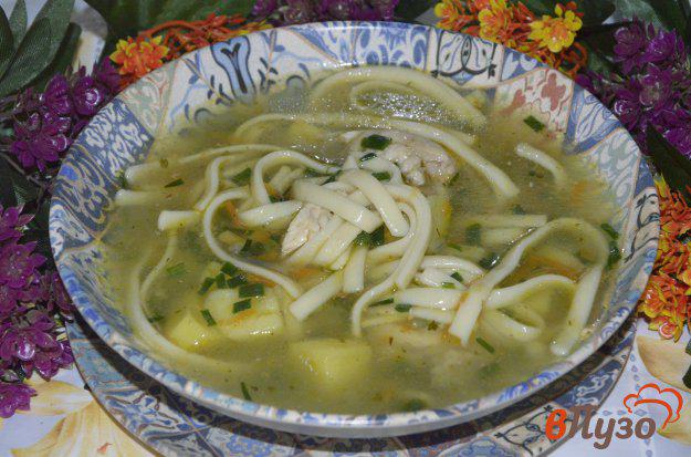 фото рецепта: Куриный суп с лапшой и зеленым луком