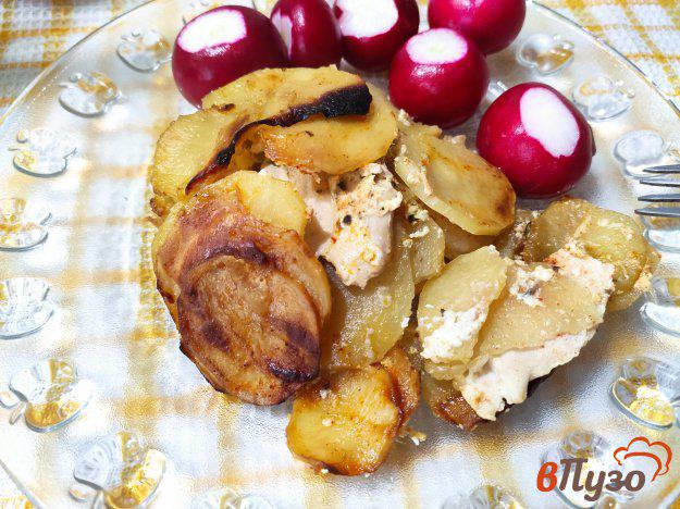 фото рецепта: Картофель запечённый в сметане с курицей и грибами