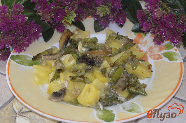 фото рецепта: Постная картофельная запеканка со стручковой фасолью и грибами