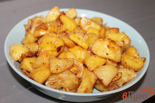 фото рецепта: Запеченный картофель с луком в духовке
