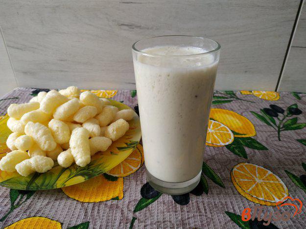 фото рецепта: Молочный коктейль с киви и бананом