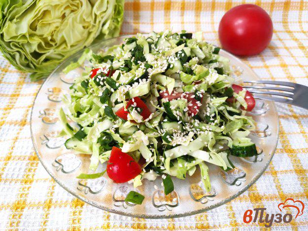 фото рецепта: Овощной салат с зеленью и кунжутом