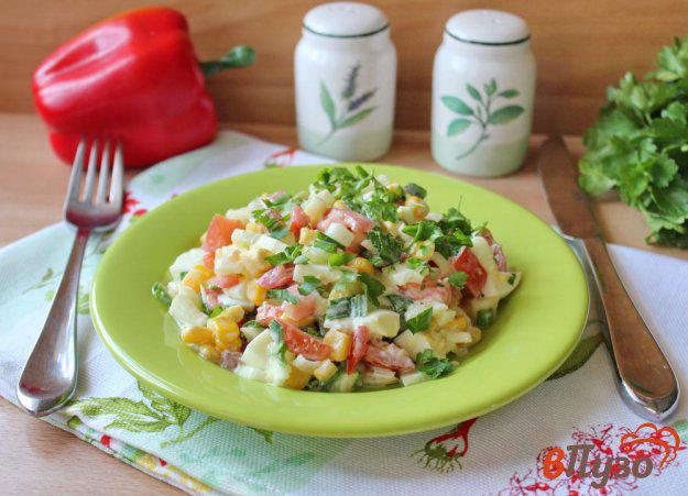 фото рецепта: Салат из помидор, огурцов и кукурузы