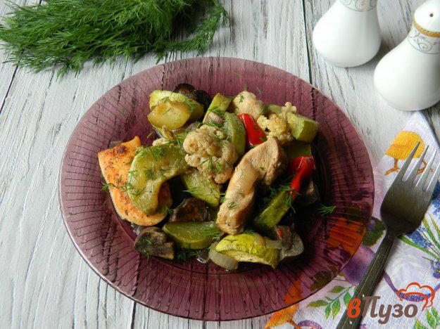 фото рецепта: Куриное филе с овощами в духовке