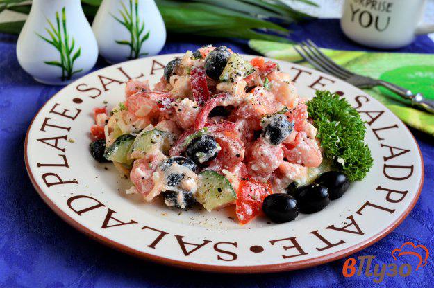 фото рецепта: Овощной салат с творогом и маслинами
