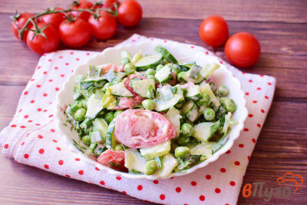 фото рецепта: Салат с зеленым горошком огурцами и помидорами
