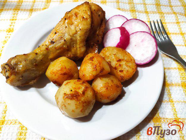 фото рецепта: Куриные голени запечённые с картофелем