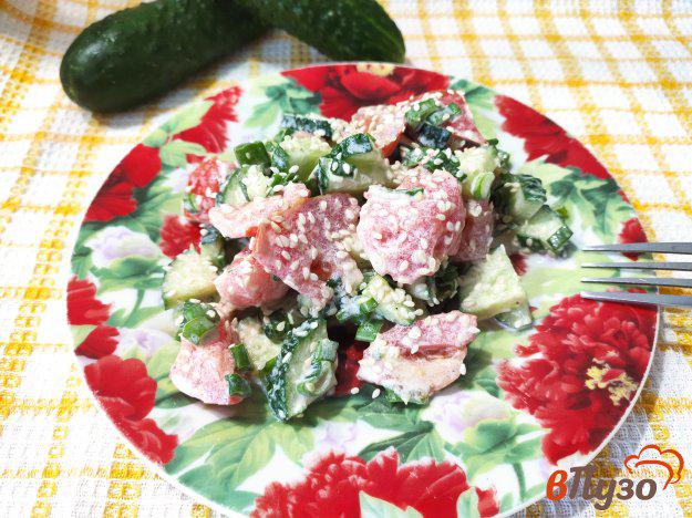 фото рецепта: Овощной салат с зелёным луком и сметаной