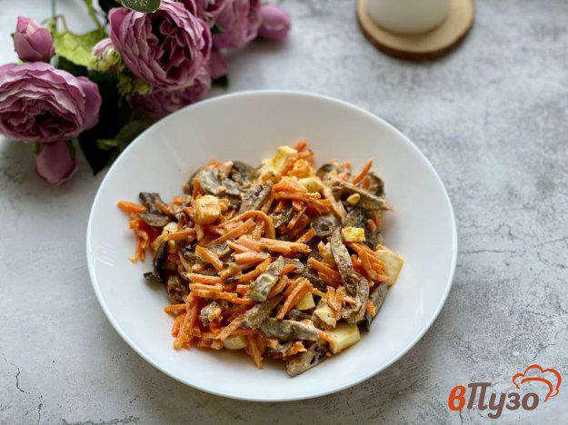 фото рецепта: Салат с корейской морковью и куриными сердечками