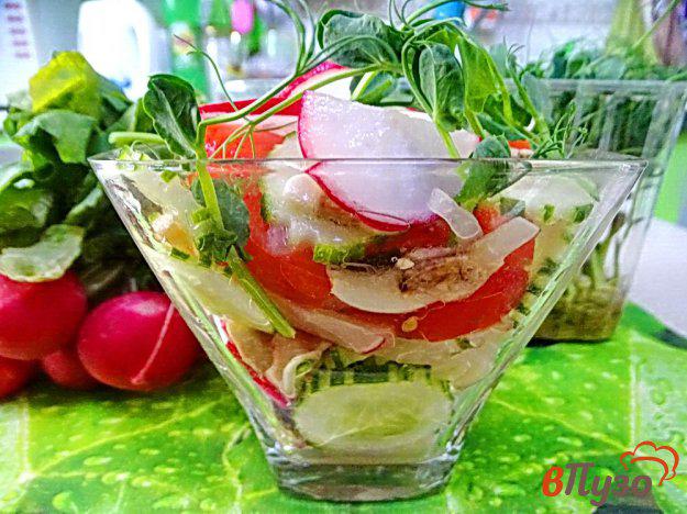 фото рецепта: Овощной салат с шампиньонами и проросшим горохом