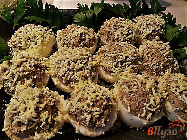 фото рецепта: Фаршированные яйца белыми сушёными грибами