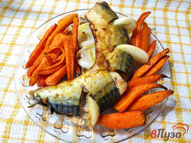 фото рецепта: Скумбрия запечённая с морковью
