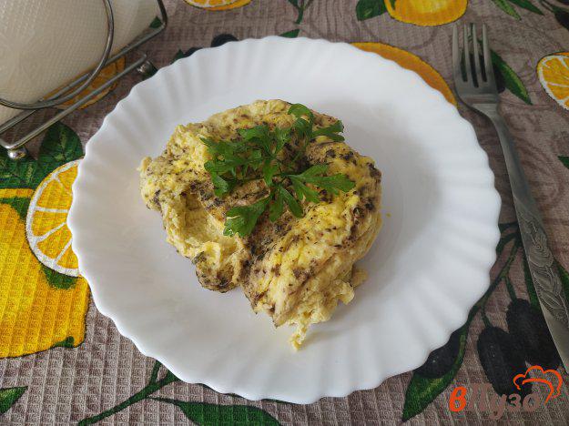 фото рецепта: Омлет из индюшиных яиц и прованскими травами на пару
