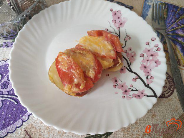 фото рецепта: Запечённый картофель с ветчиной и помидорами