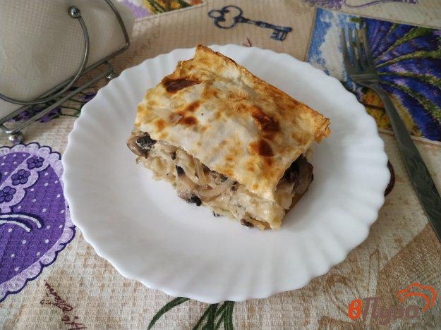 фото рецепта: Пирог из лаваша с грибами и луком