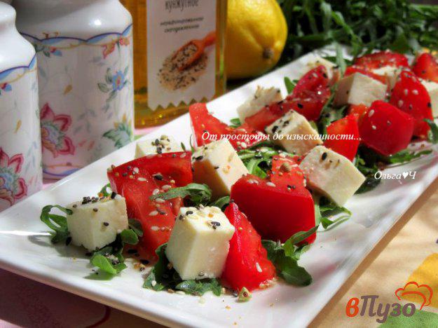 фото рецепта: Салат с рукколой и адыгейским сыром