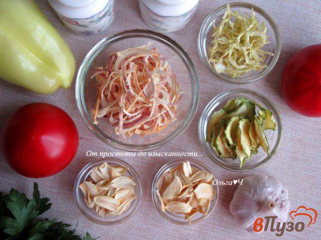фото рецепта: Сушеные овощи и чипсы из кабачка