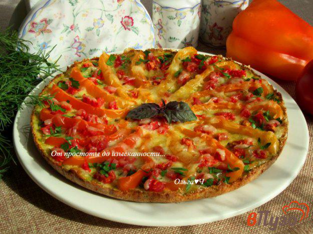 фото рецепта: Кабачковая пицца со сладким перцем и базиликом