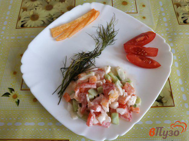 фото рецепта: Летний салат с маринованным луком