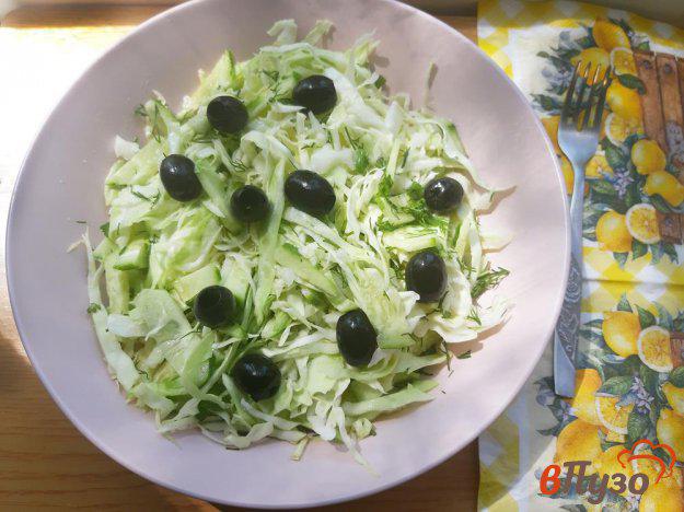 фото рецепта: Салат из капусты с маслинами