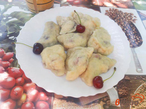 фото рецепта: Вареники с вишнями в мультиварке